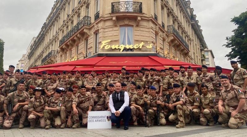 Commissariat des Armées avec Laurent Paccaud veille du défilé du 14 juillet 2021 devant le Fouquet’s à Paris © Ministère des Armées