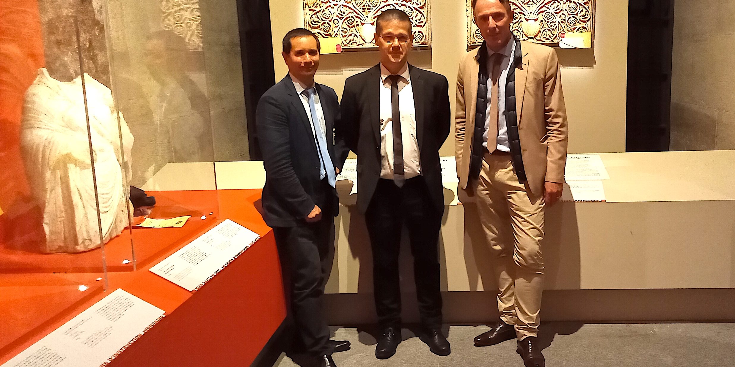 Louvre – Visite guidée de l’exposition Lutte contre le trafic illicite de biens culturels avec Vincent Michel, Didier Berger et Yann Brun © Valérie Desforges