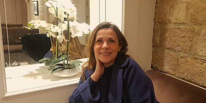 Interview de Isabelle SANTIAGO, Députée (PS) du Val-de-Marne et Vice-Présidente de la Commission de la Défense sur le media Miss Konfidentielle © Valérie Desforges