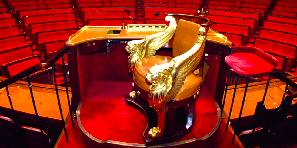 Quid du statut des députés à l’Assemblée nationale ? sur miss konfidentielle © Assemblée nationale