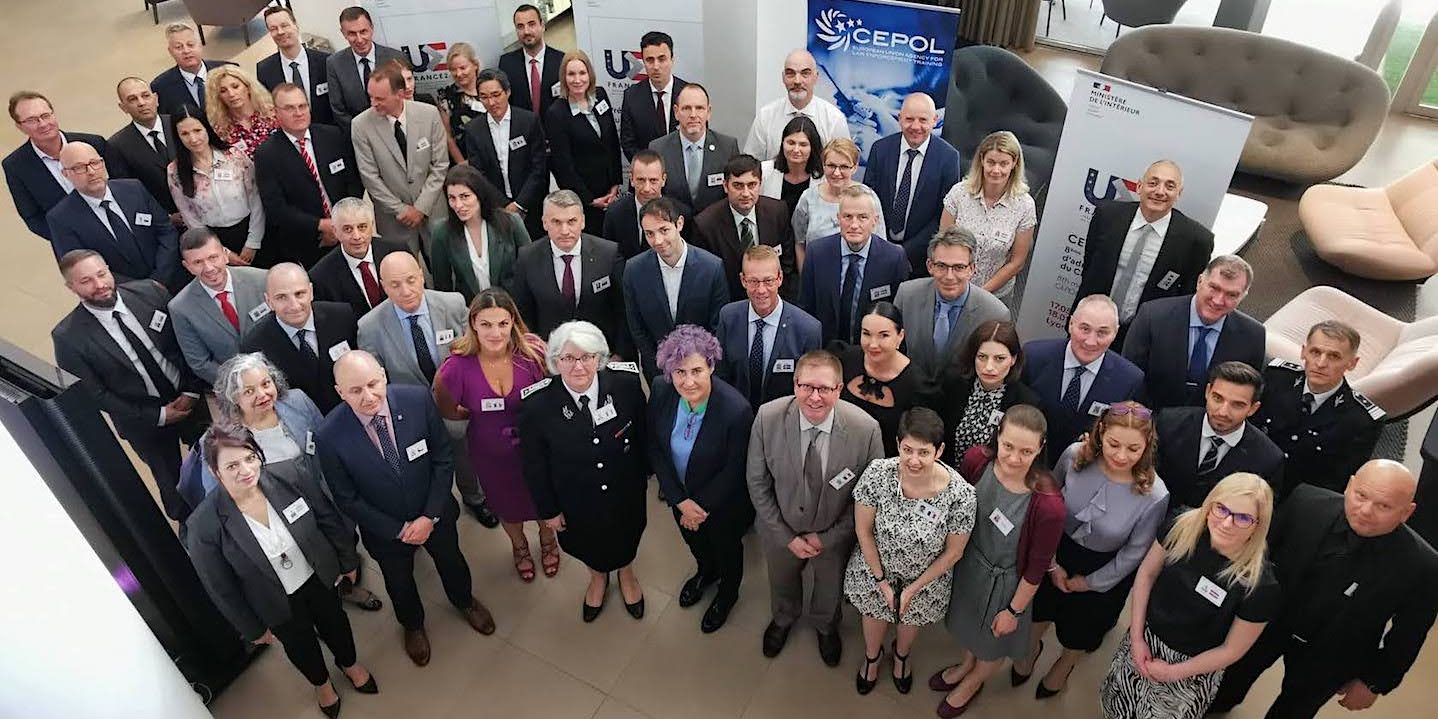 Céline Grassegger avec le CEPOL, 2022 – Tribune PFUE et DCIS sur le media miss konfidentielle © Service de communication DCIS