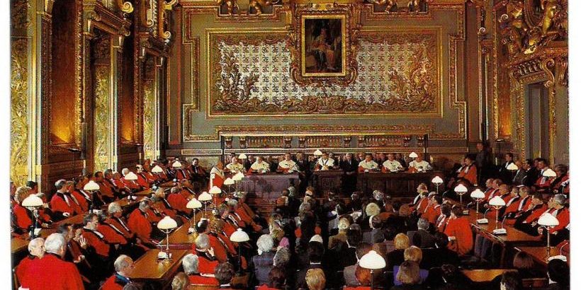 Volet 1 – La robe des magistrats et l’hermine sur le media misskonfidentielle.com © Cour de cassation