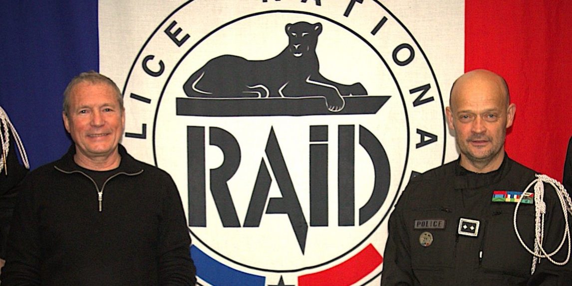 Jean-Baptiste DULION et Jean-Michel FAUVERGUE aux voeux du RAID 2023 sur le media misskonfidentielle.com © DR