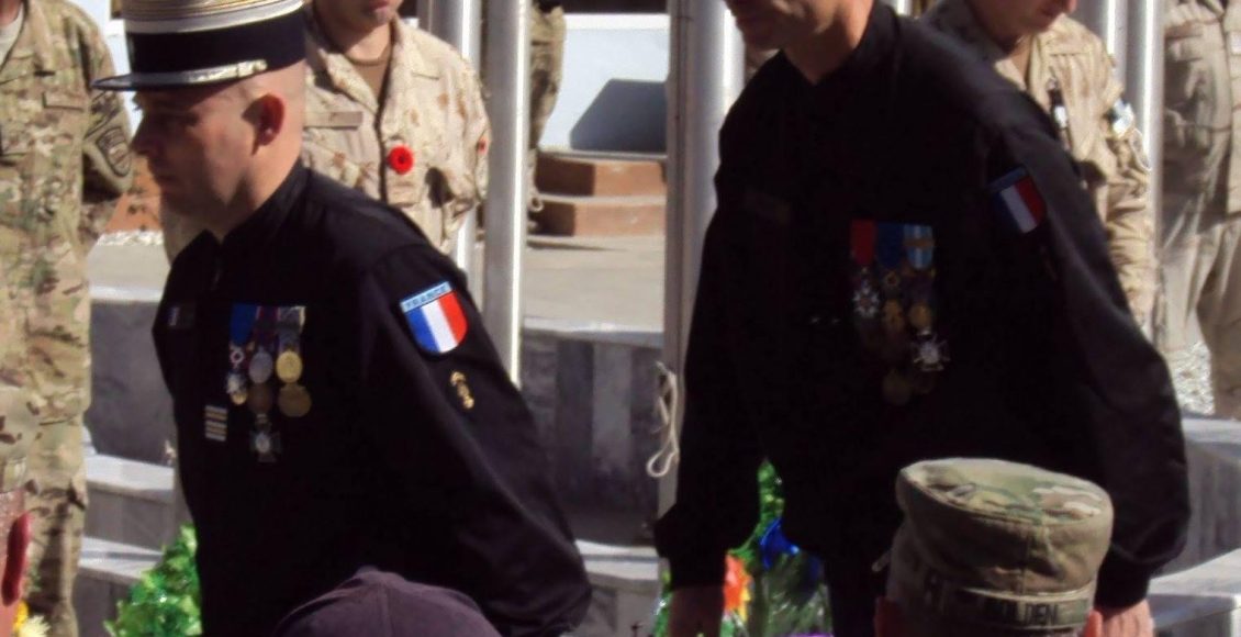 Laurent Lesaffre et le général Dupouy – Camp Eggers – Kaboul – 11 nov 2011 © DR