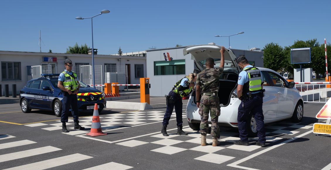 Brigade Gendarmerie de l’Air en contrôle en base aérienne 107 Villacoublay _ misskonfidentielle.com @ COMGAIR