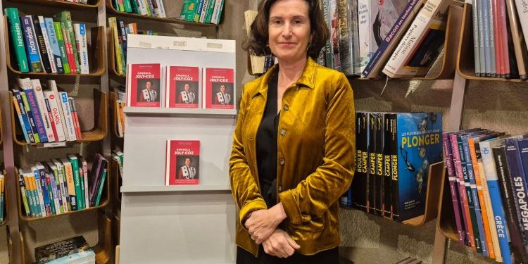 Séance de dédicaces de Gwenola JOLY-COZ pour le livre Une haute magistrate féministe et essayiste de Frédéric CHAUVAUD et préface de Michelle PERROT (Memoring Editions) © Miss Konfidentielle