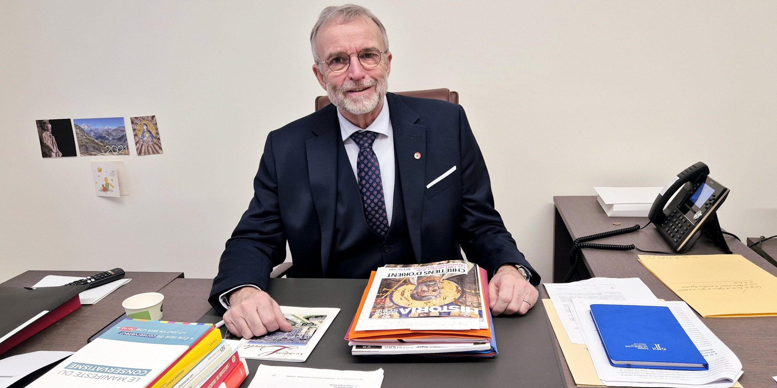 M. Étienne BLANC – Sénateur du Rhône (Auvergne-Rhône-Alpes) en interview au Sénat sur le Rapport Narcotrafic © Miss Konfidentielle