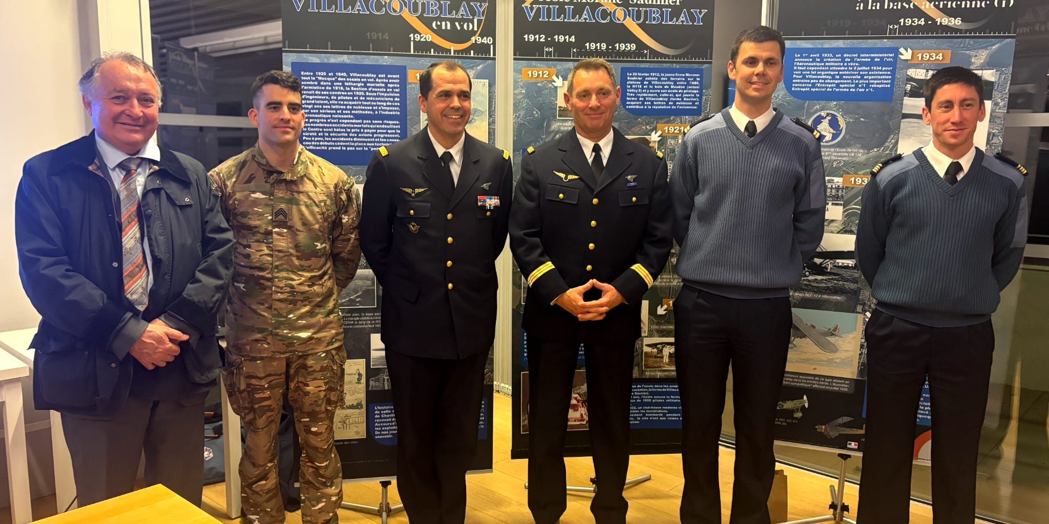 La Base aérienne 107 avec son commandant, le colonel Pierre CORNETTO, anime une conférence exceptionnelle à la commune de Bièvres le Jeudi 26 Mars 2026 à la Maison Récamier © Miss Konfidentielle