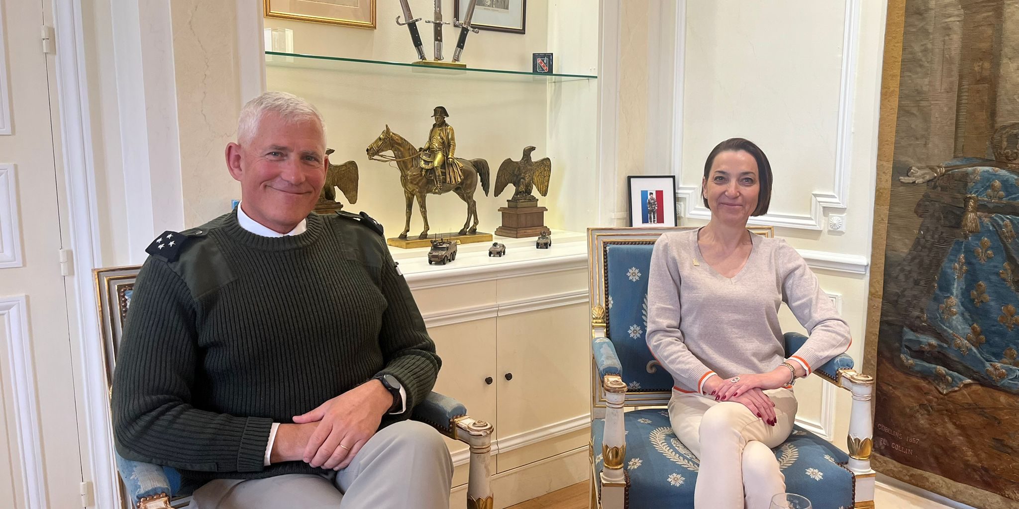 Le GCA LOIC MIZON. Gouverneur militaire de Paris (GMP) au printemps 2026 pour une interview exclusive avec la journaliste Miss Konfidentielle © Miss Konfidentielle